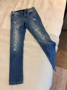 Judy Blue //Distressed Blue Women’s Skinny Jeans